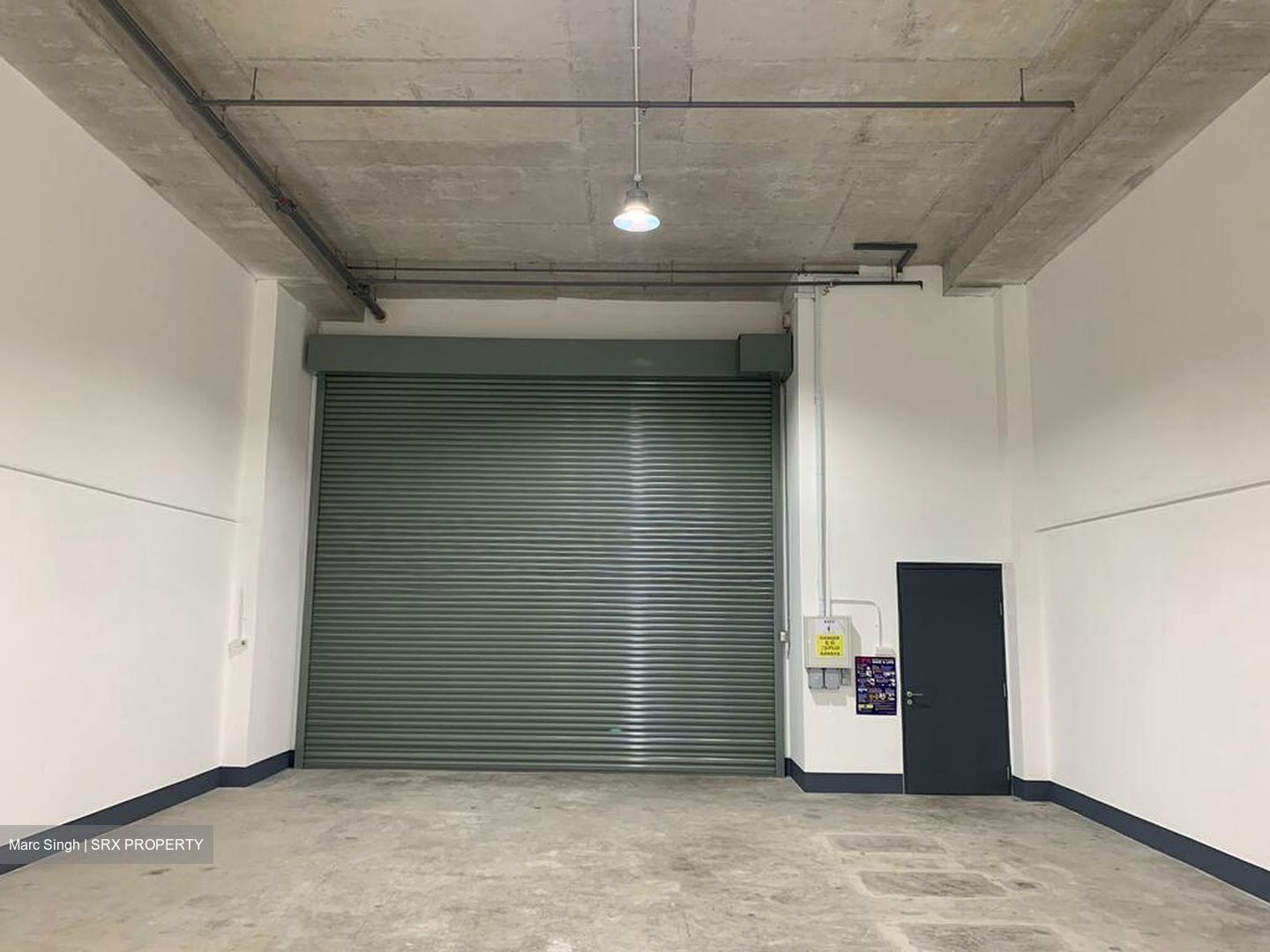 Sembawang Close (D27), Warehouse #502078401
